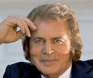 Engelbert-Humperdink-at-the-Westbury-Music-Fair